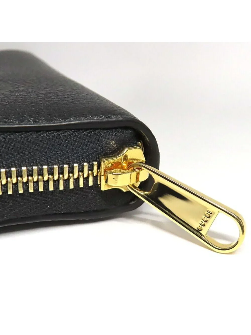 Gucci Logo Zip Around Wallet Black Gold Leather